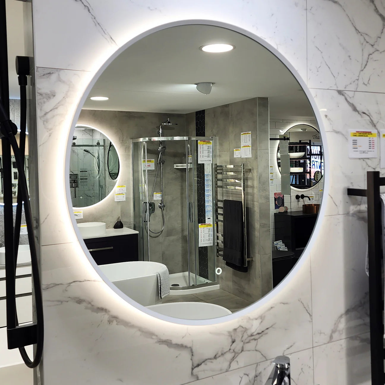 SOLACE ROUND 700MM MIRROR - White
