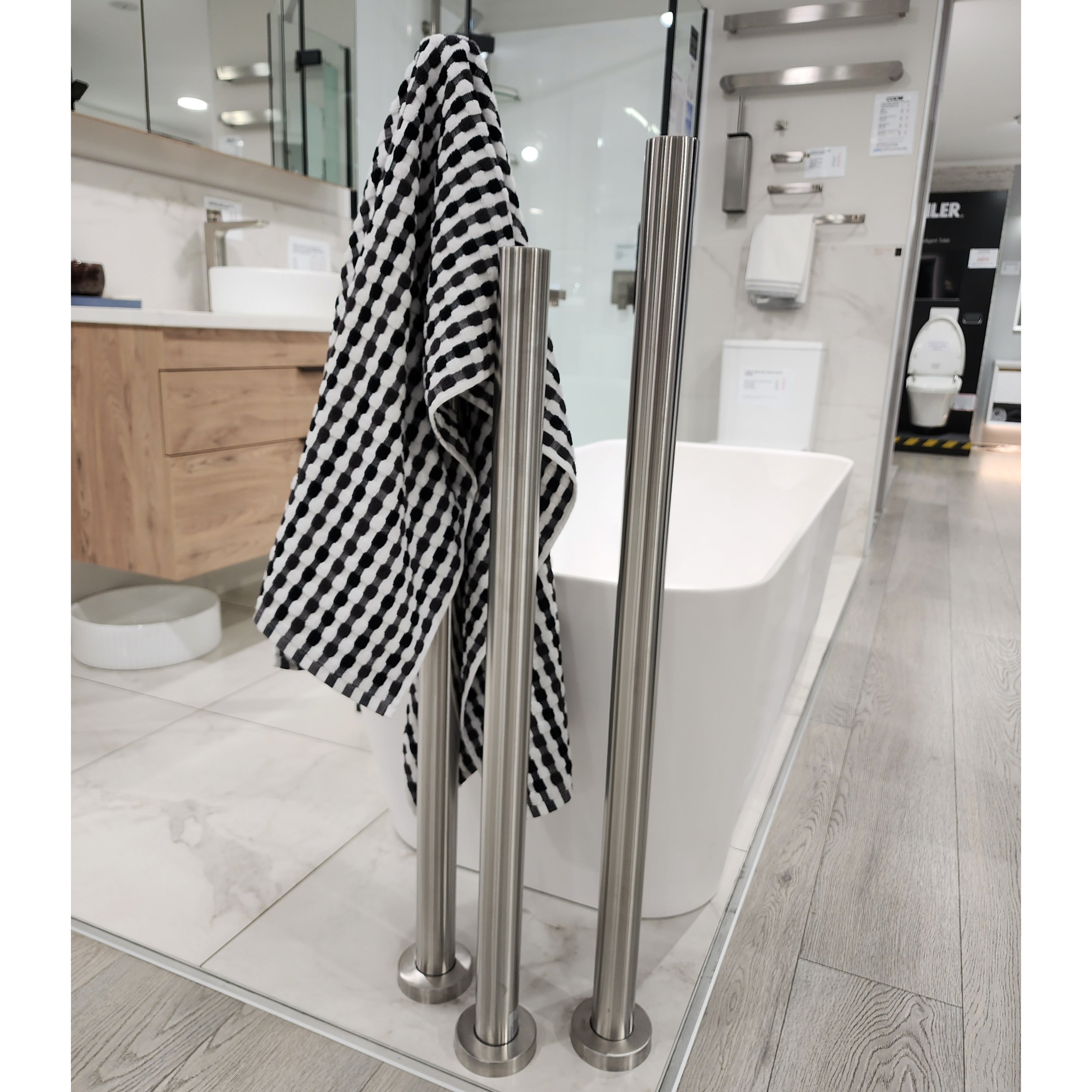 code-pure-freestanding-heated-towel-rail-1000