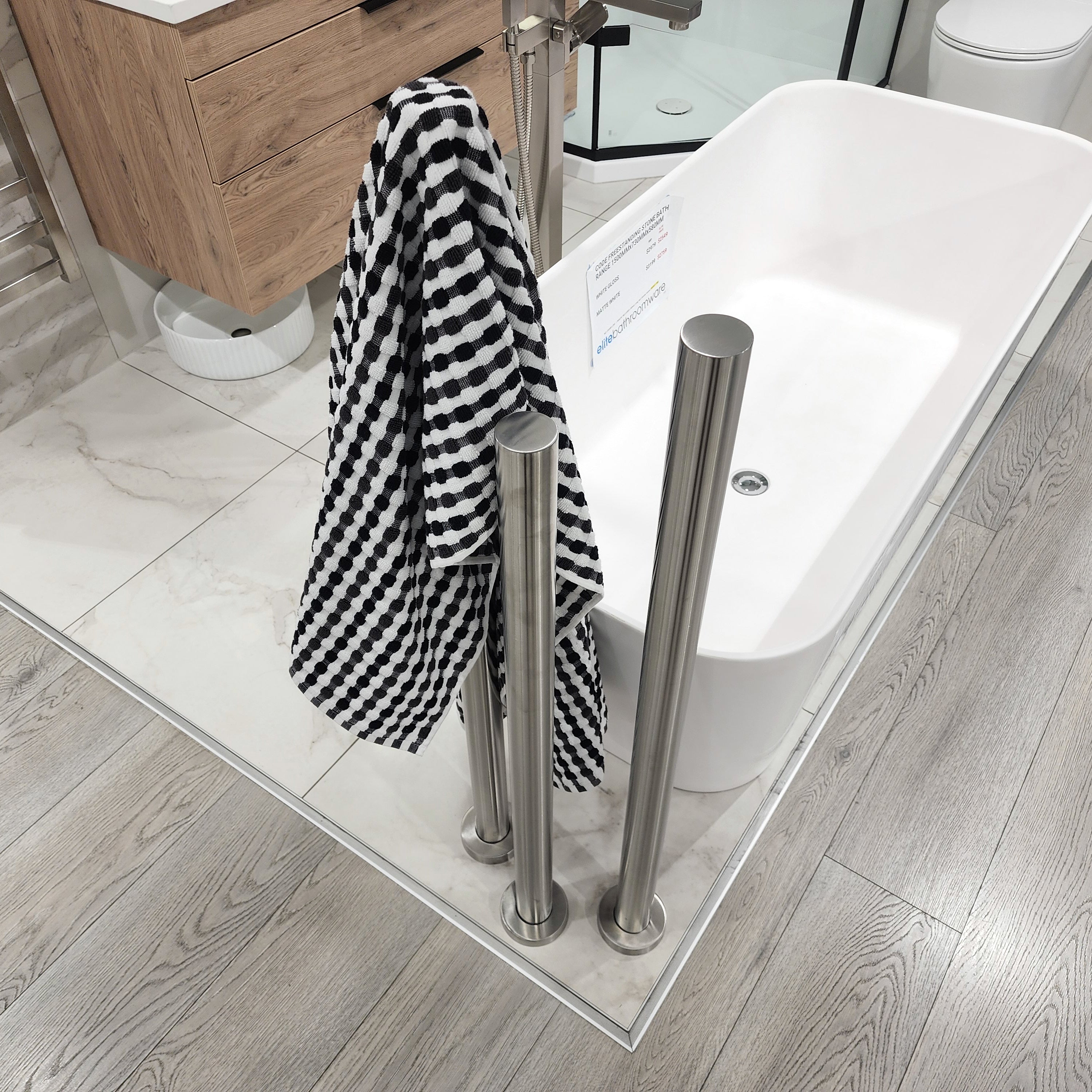 code-pure-freestanding-heated-towel-rail-900