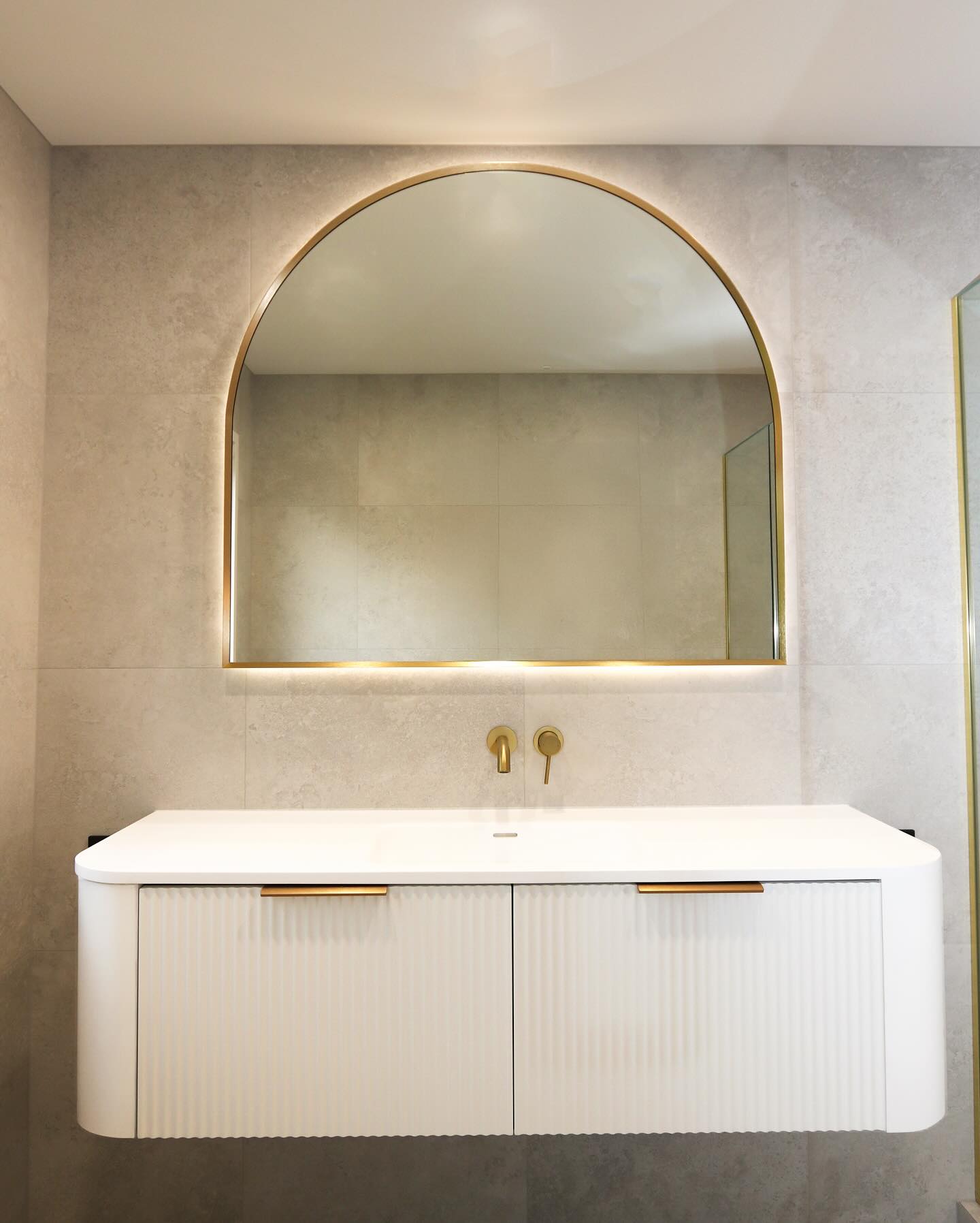 SOLACE ARCH 1200X1100 MIRROR - Brushed Brass