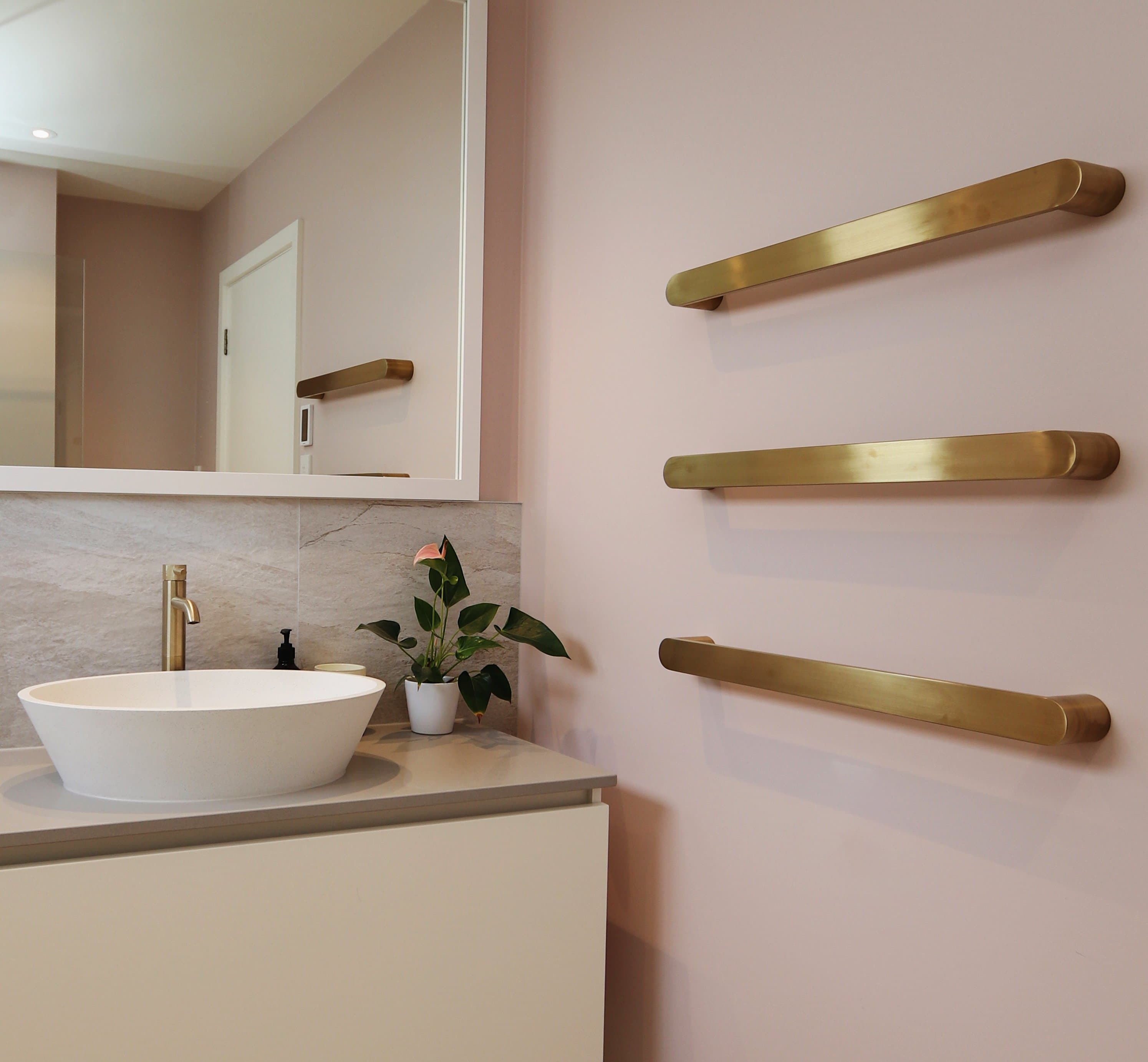 code-lamone-round-heated-single-bars-850-brushed-brass