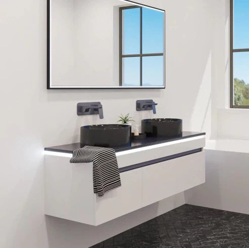 LEDMirrorsBroadwayBlackFrame_1024x_2x_a3be2760-126c-455b-861d-9935131cb256.webp