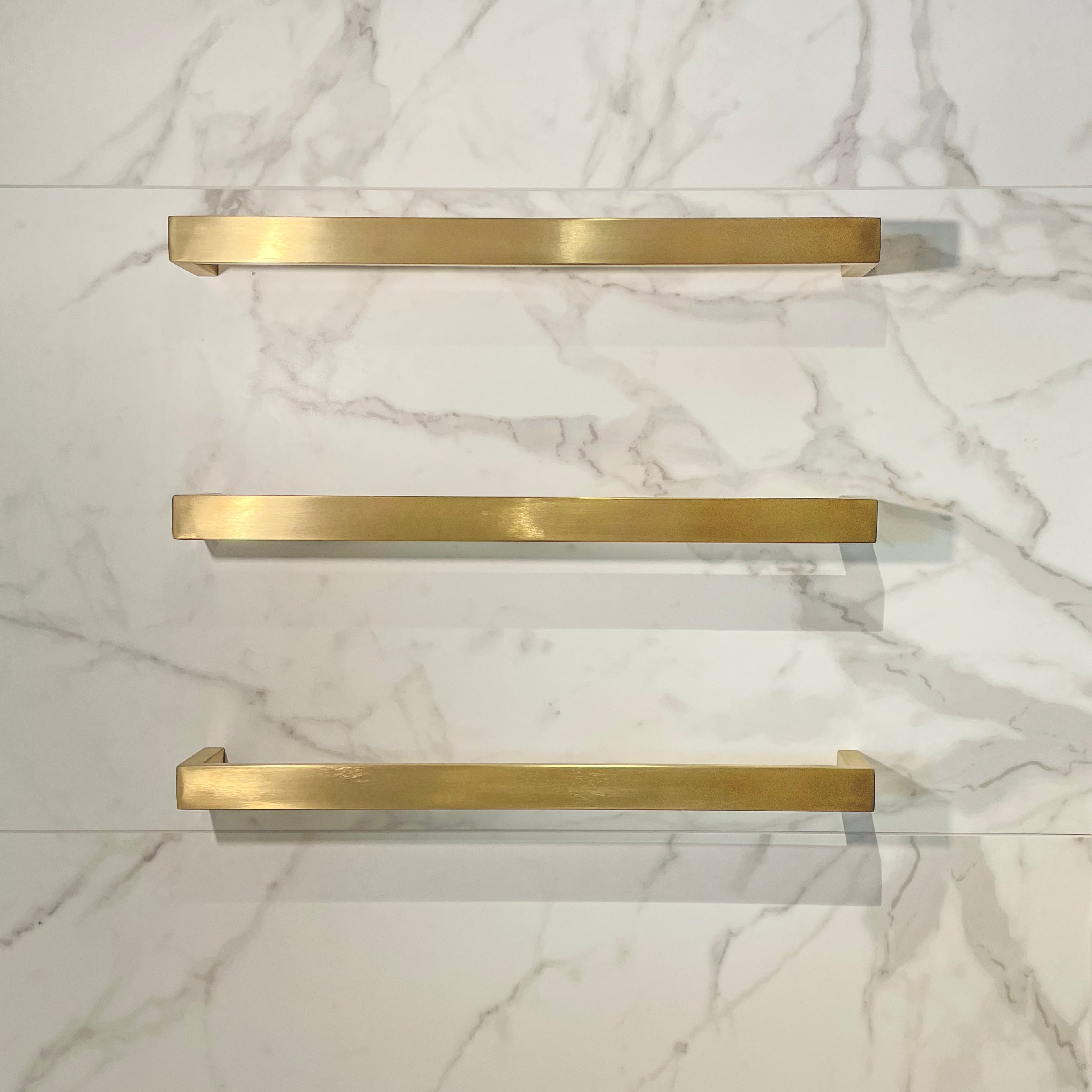 code-montana-single-bar-heated-towel-rail-620-brushed-brass