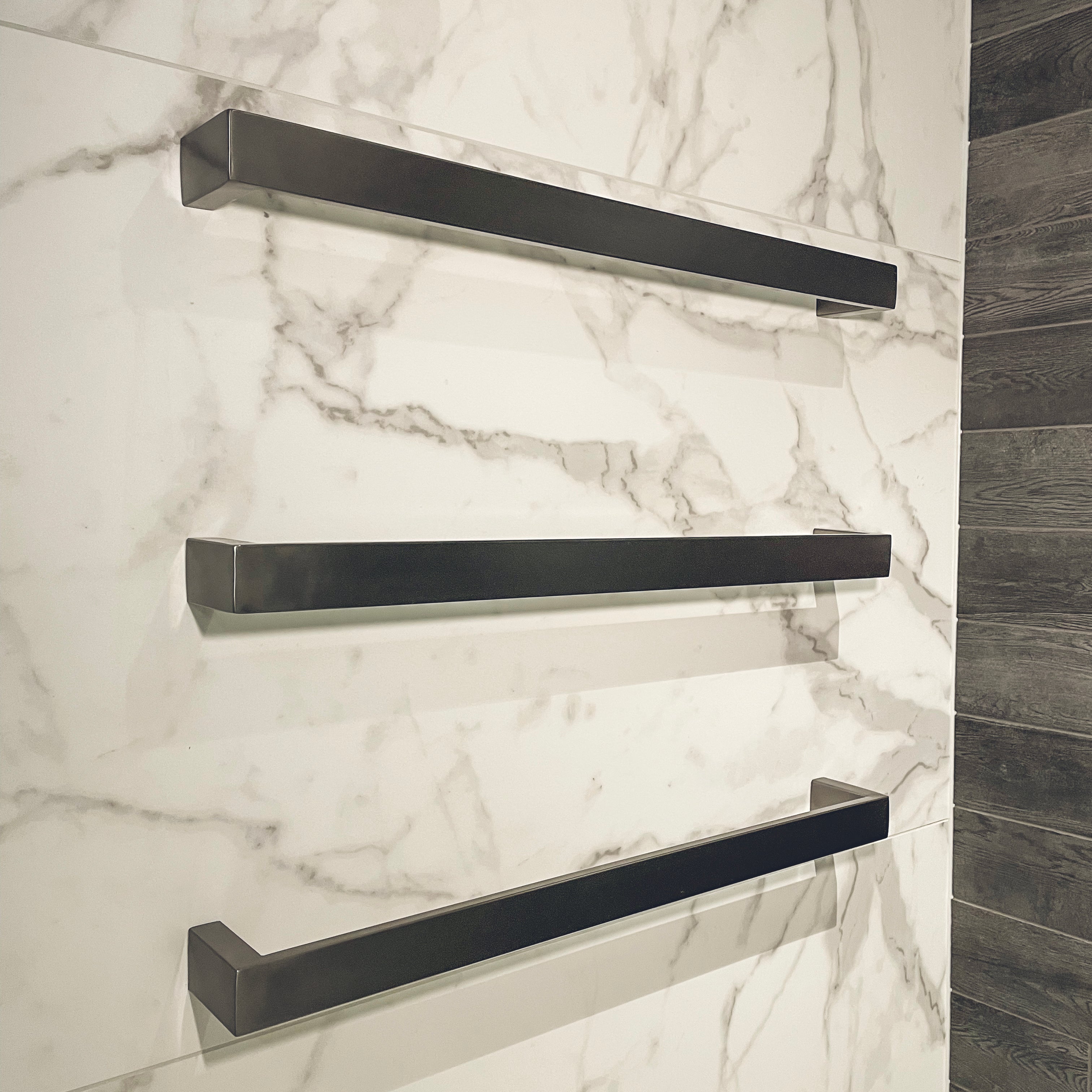 code-montana-single-bar-heated-towel-rail-gunmetal