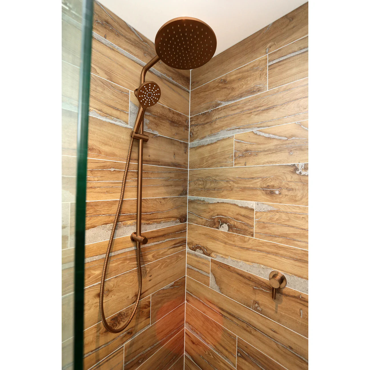lamoneshowercolumncopy_1296x_5d8f1b3c-4e57-41a2-aea5-9be55f590323.webp