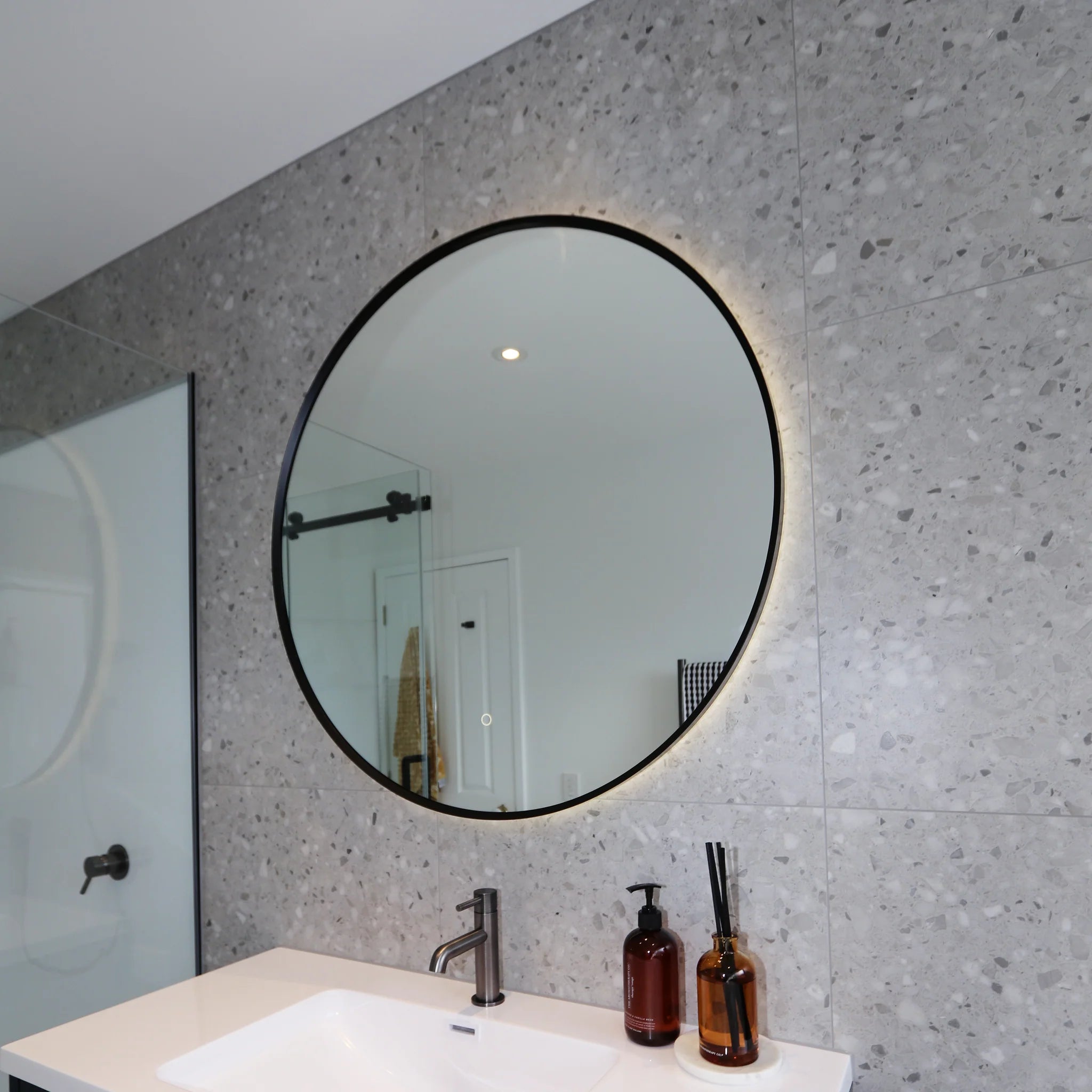 SOLACE LED MIRROR - ROUND 1100MM BLACK FRAMED